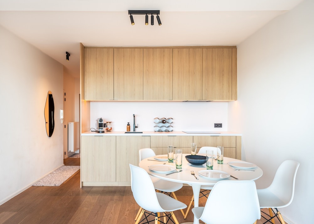 Apartment on Zeedijk With Stunning Sea Views