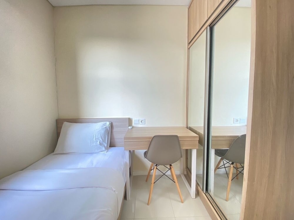 Spacious Corner 2Br Apartment At Parahyangan Residence view 5