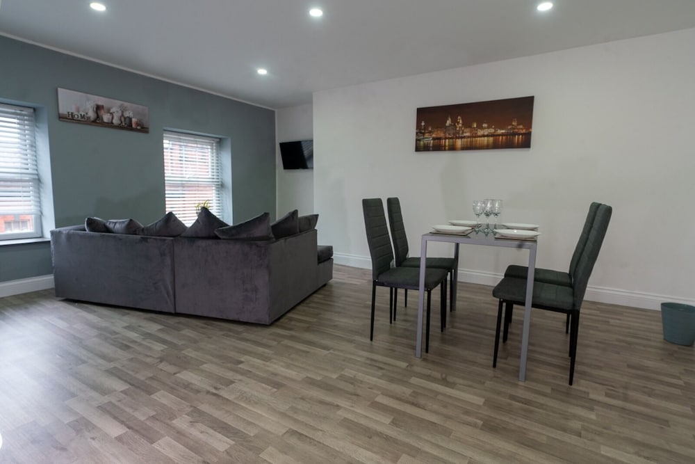 City Centre Modern 4 Person Apartment photo 5