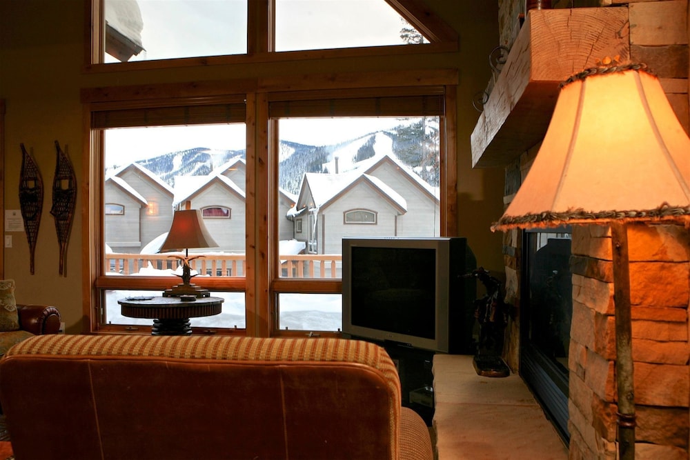 Lakota Antlers 200 5 Bedroom Holiday Home by Winter Park Lodging Company