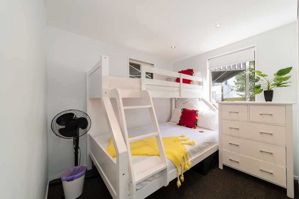 Modern Family Home 350 meters to Town Centre view 4