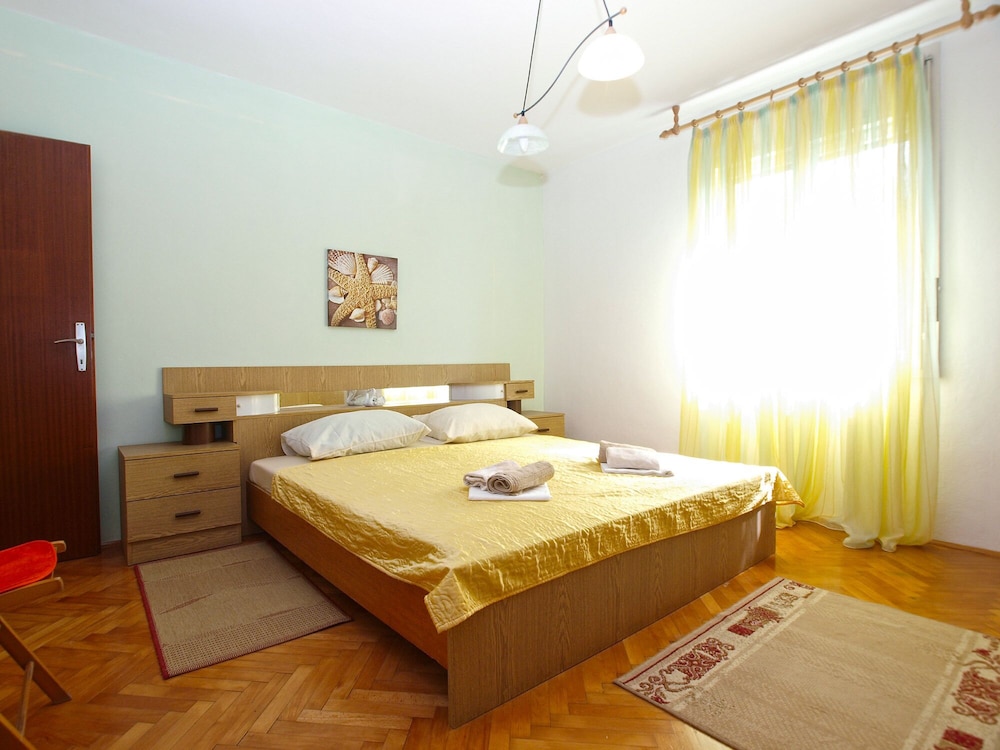 Apartment 686 view 3