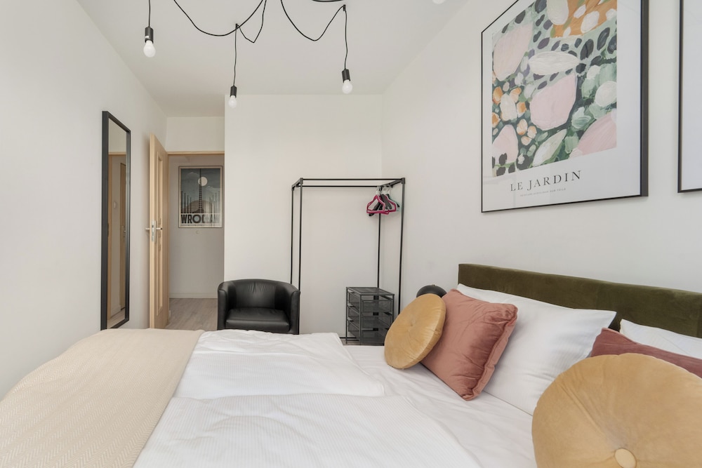 Cozy Apartment for 4 by Renters