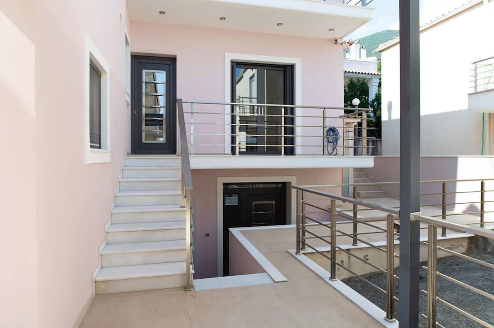 La Casa Rosa Seaside Getaway