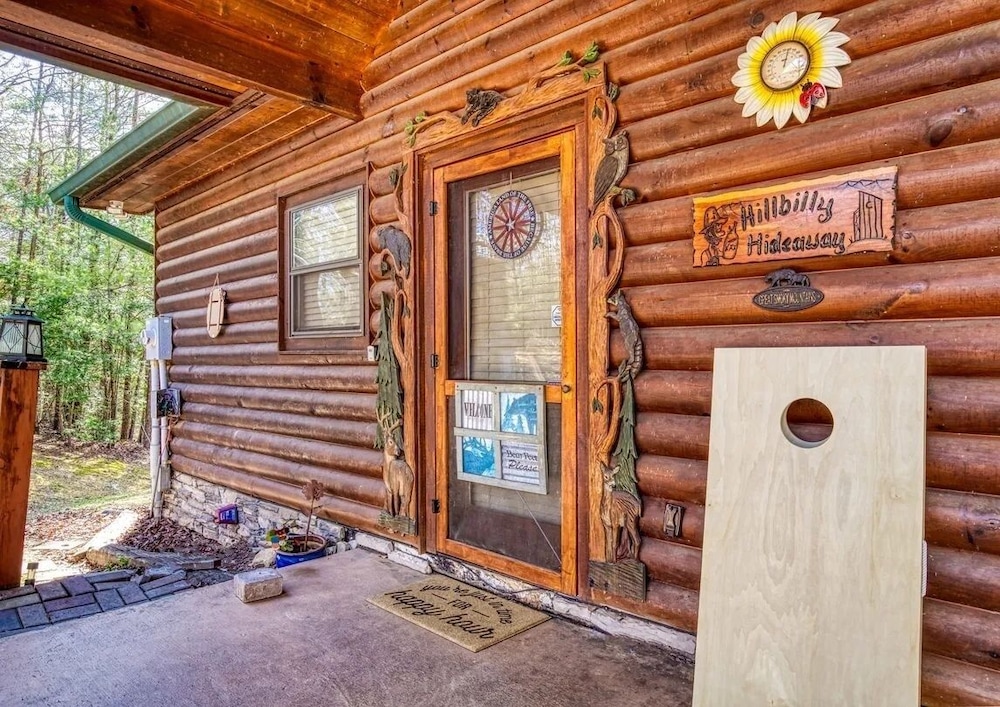 Hillbilly Hideaway 4 Bedroom Cabin