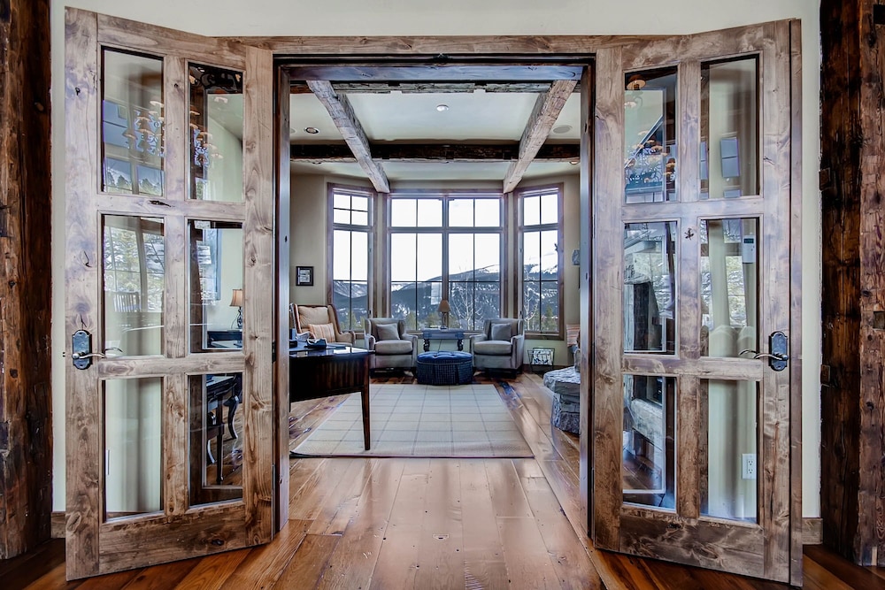 Ski Bridge Lodge - Ski In / Ski Out