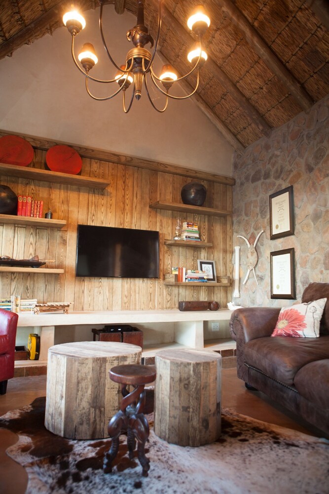 Nedile Lodge