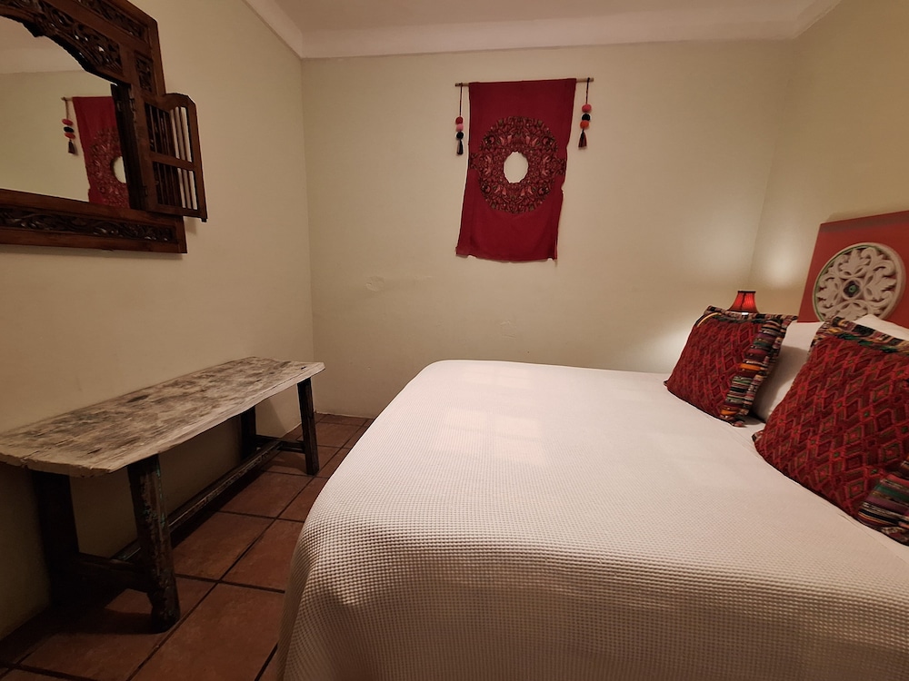 Yellow House - Hostel