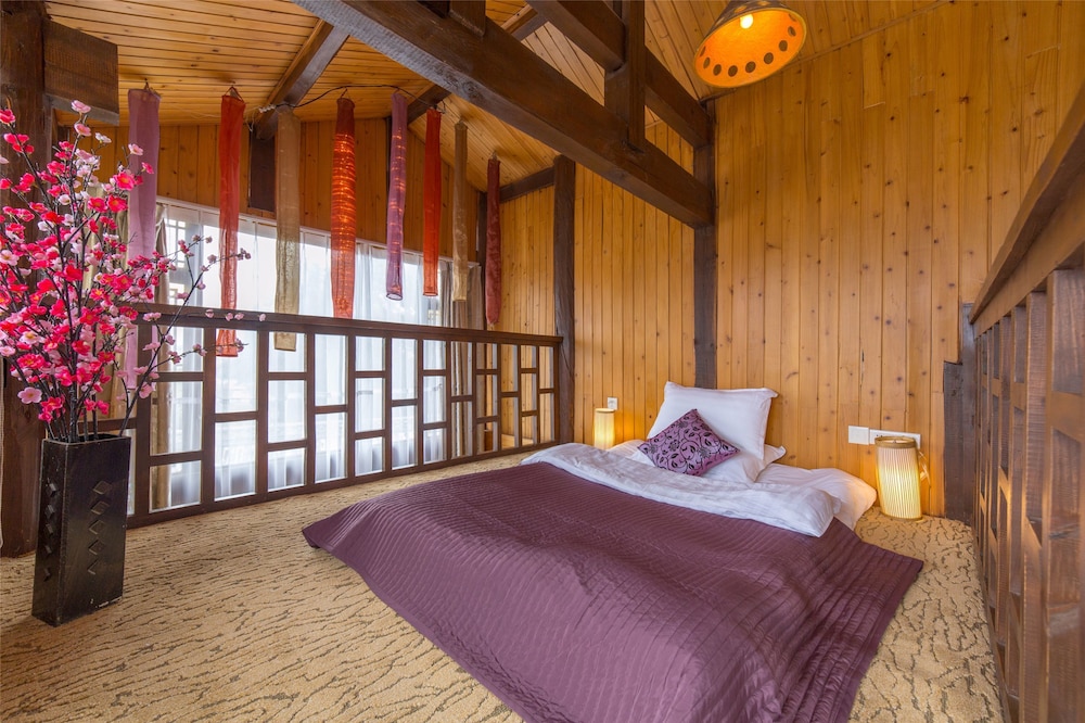 C'est La Vie Boutique Inn