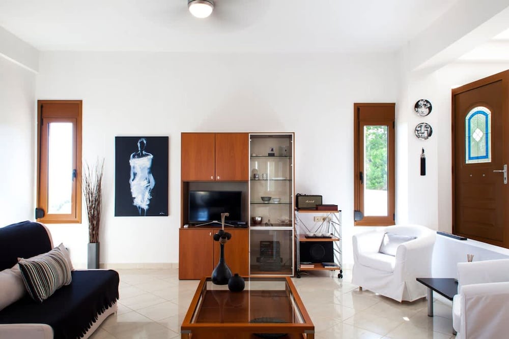 Artemis Spacious Luxury Villa With XL Private Pool