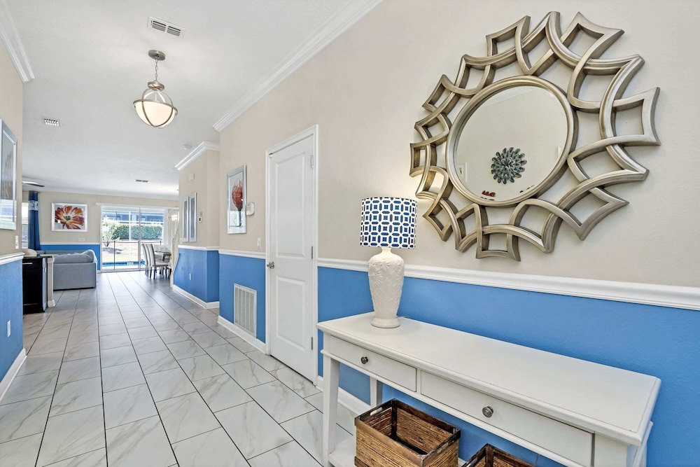 Luxurious, Grand Home, Themed Bedrooms and Large Pool Area #8cg099 - Image 4