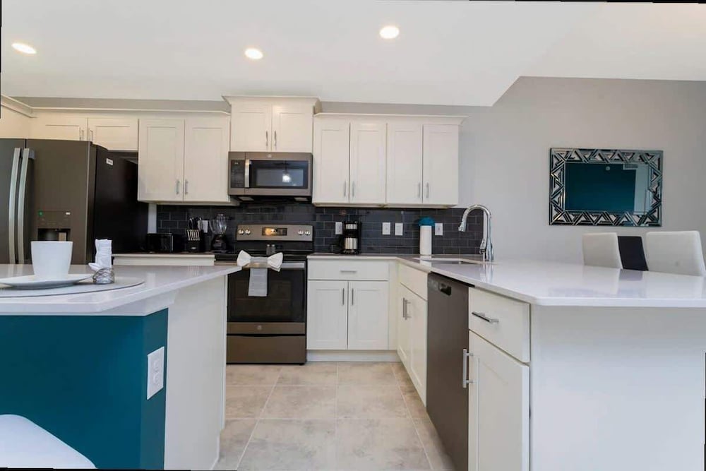 Lake View Resort Condo w Lazy River Near Disney