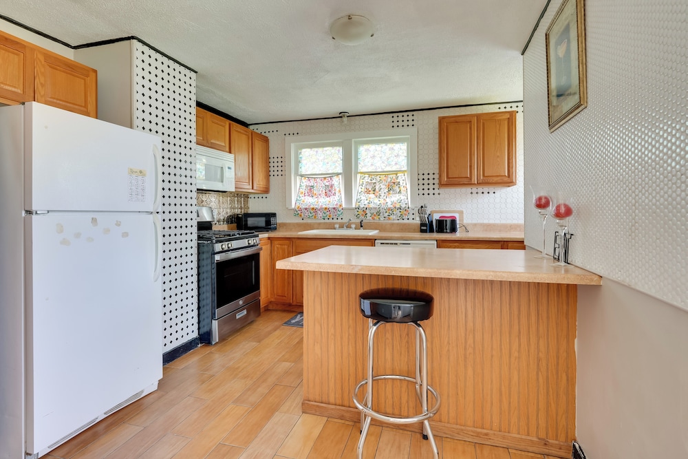 Charming & Convenient Home in Butler
