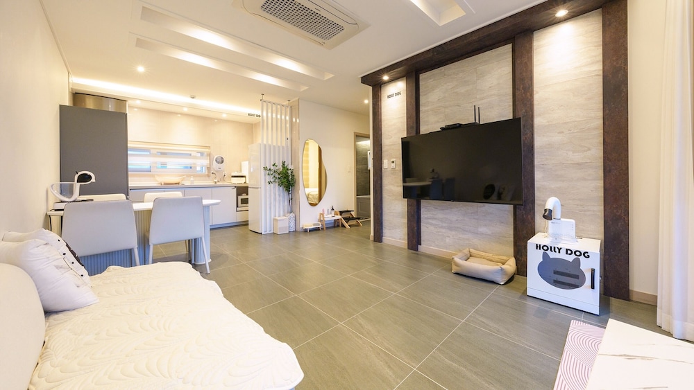 Taean Holy Dog Pool Villa