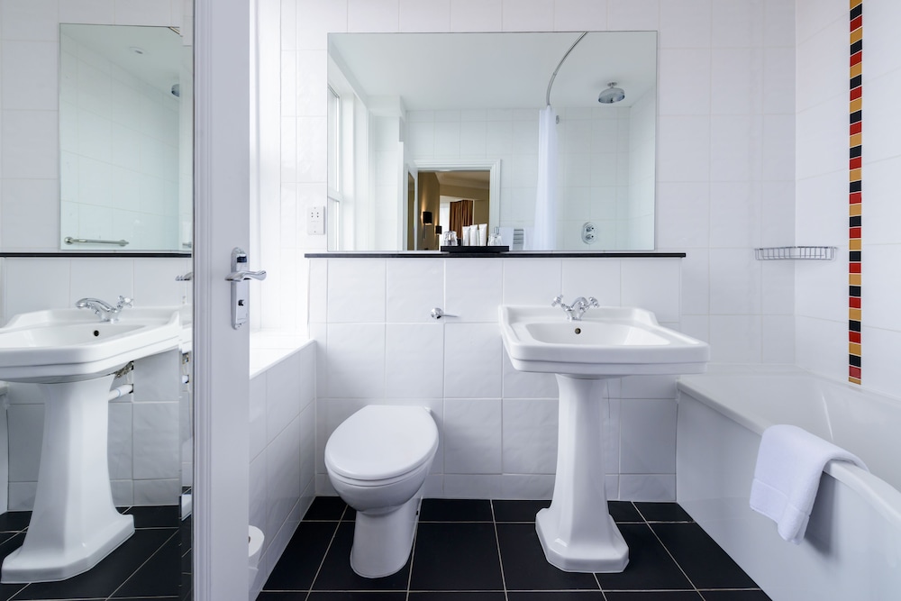 Cork Vacations - The Metropole Hotel - Property Image 4