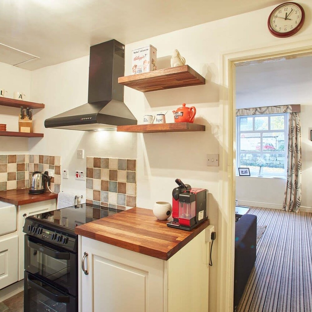 Host Stay Rosella Cottage