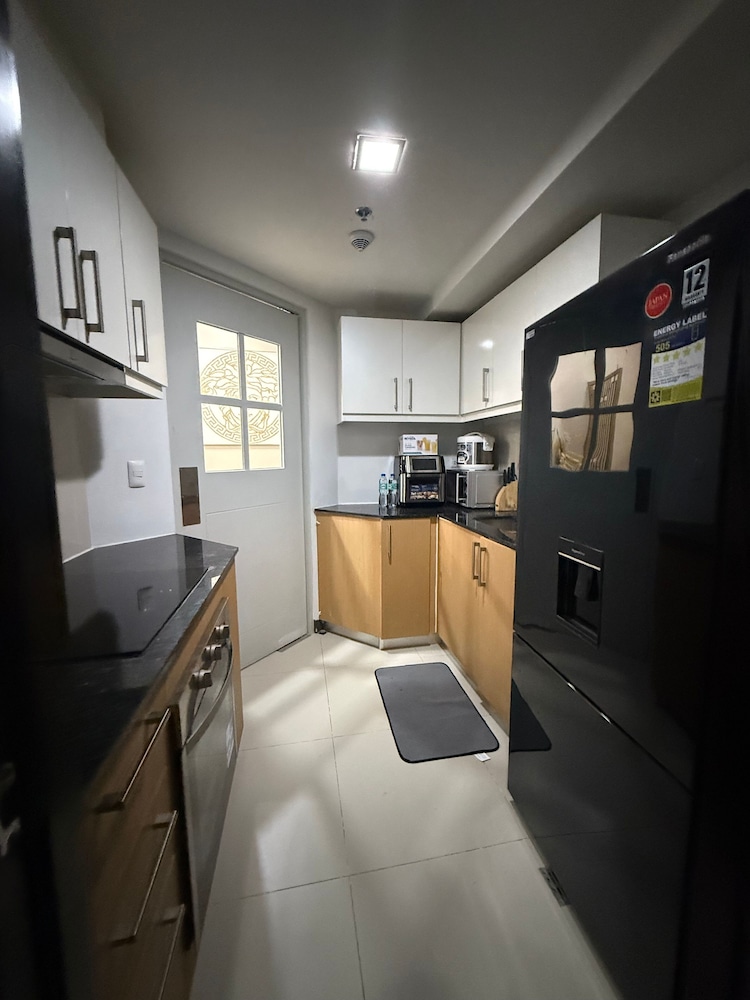 Room-3 Bedroom Executive Suite Room wit