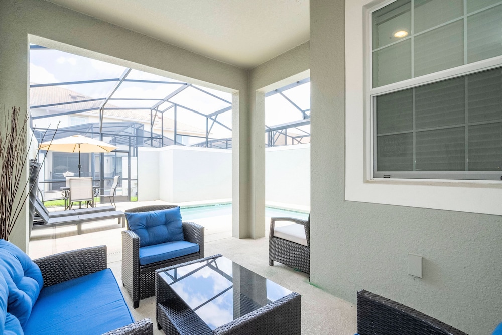 Beautiful 4 BR Close to Disney