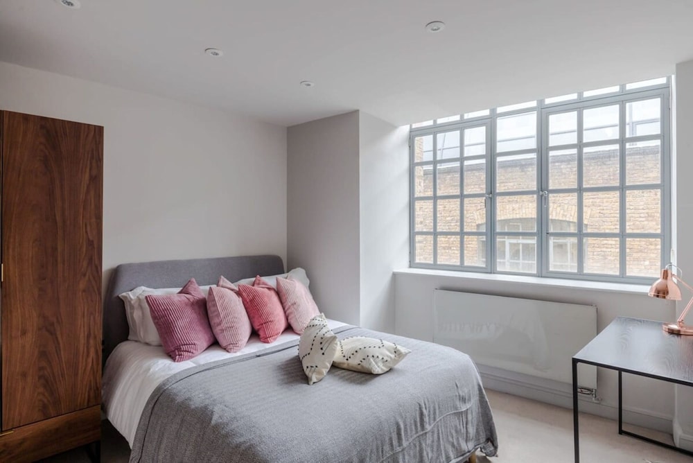 Dolls House - Farringdon - by Frankie Says