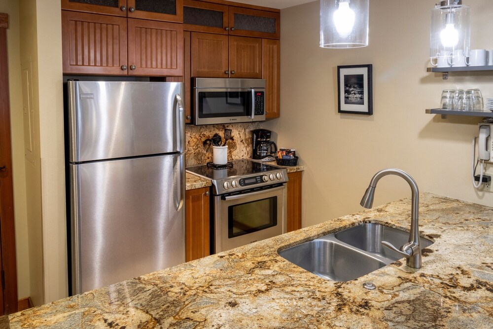 2213 - Two Bedroom Deluxe Eagle Springs East 2 Condo view 2