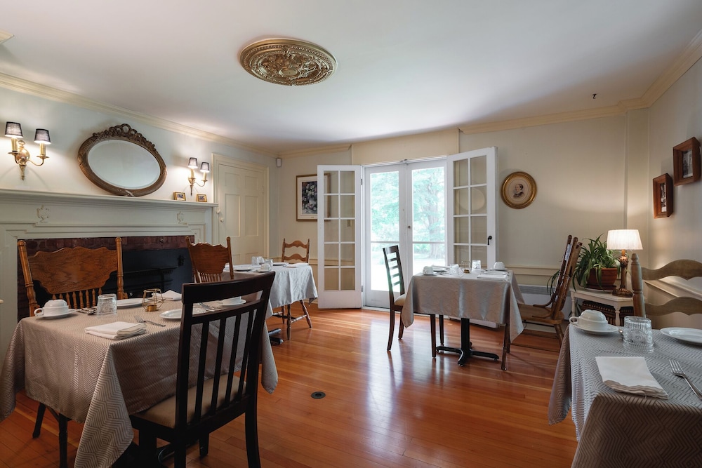 Lee Farm Inn
