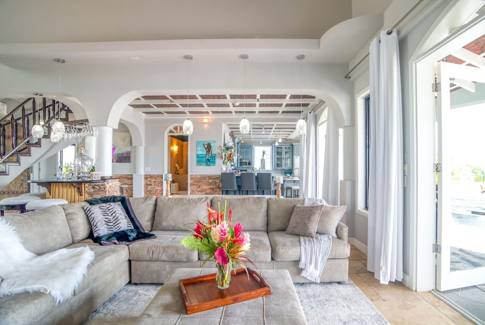 Luxury Oceanfront Villa w 2 Pools Beach Pier