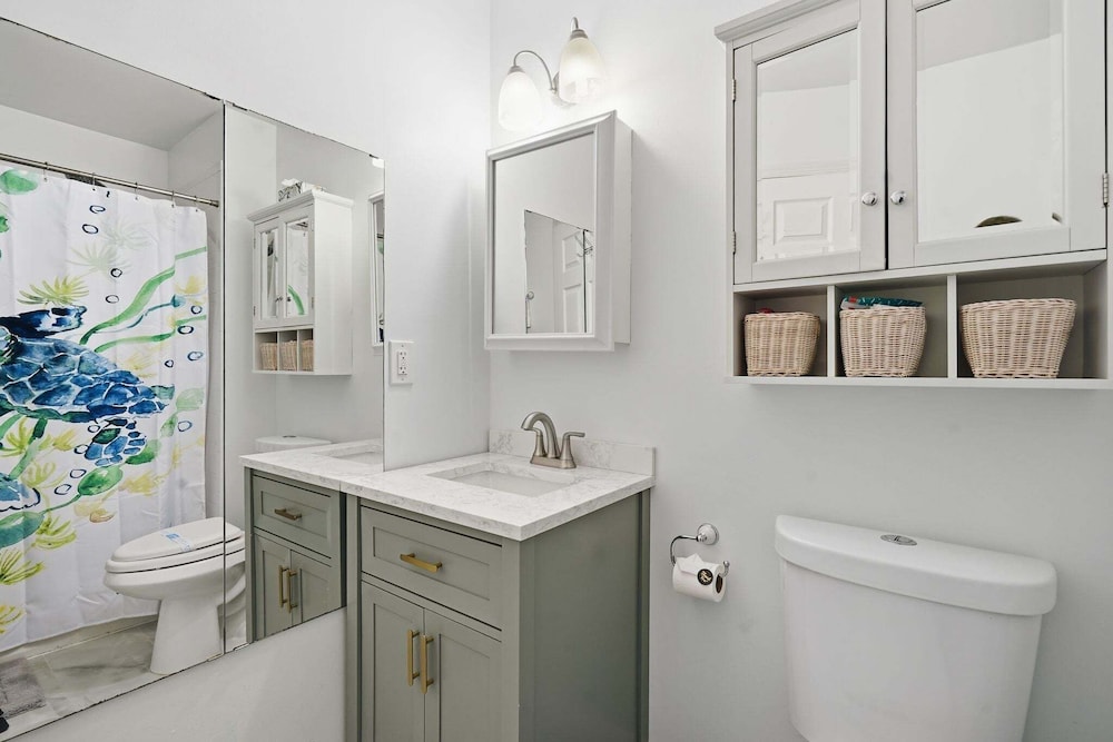 Sea Bright Gem Steps To Beach + Parking 4 Bedroom Home