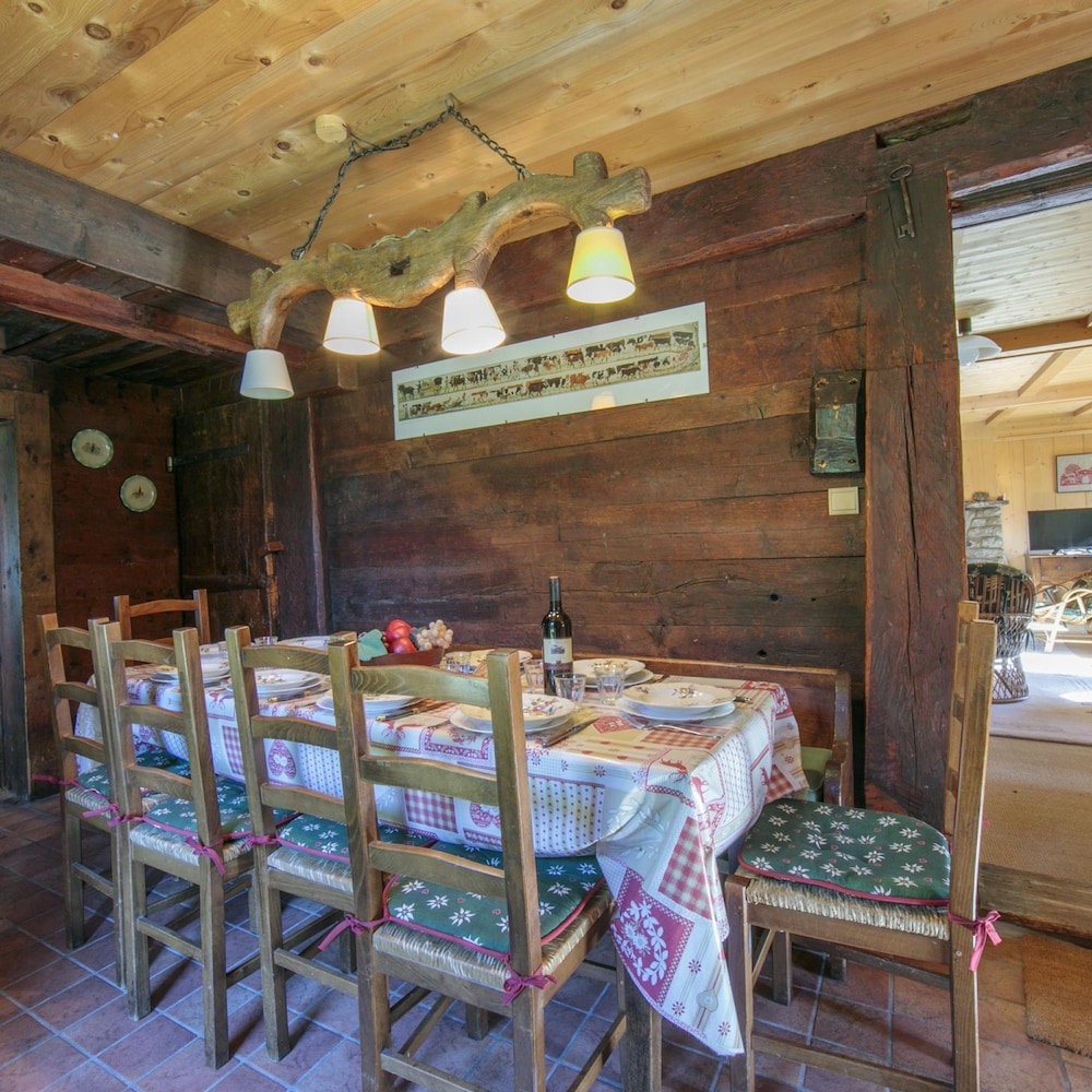 Chalet Du Croz RJ in Le Tour Argenti re