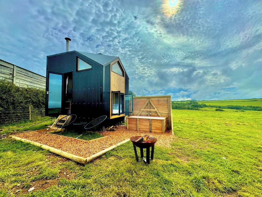 1 Bed Cabin - Sleeps 2 - Parking