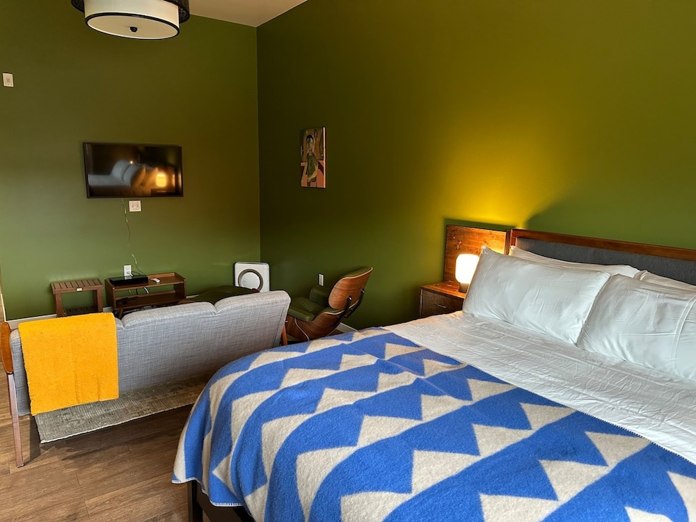 Hazelnut Suite - 204