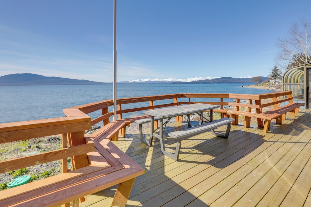 9 Mi to Mendenhall Glacier: Waterfront Juneau Home