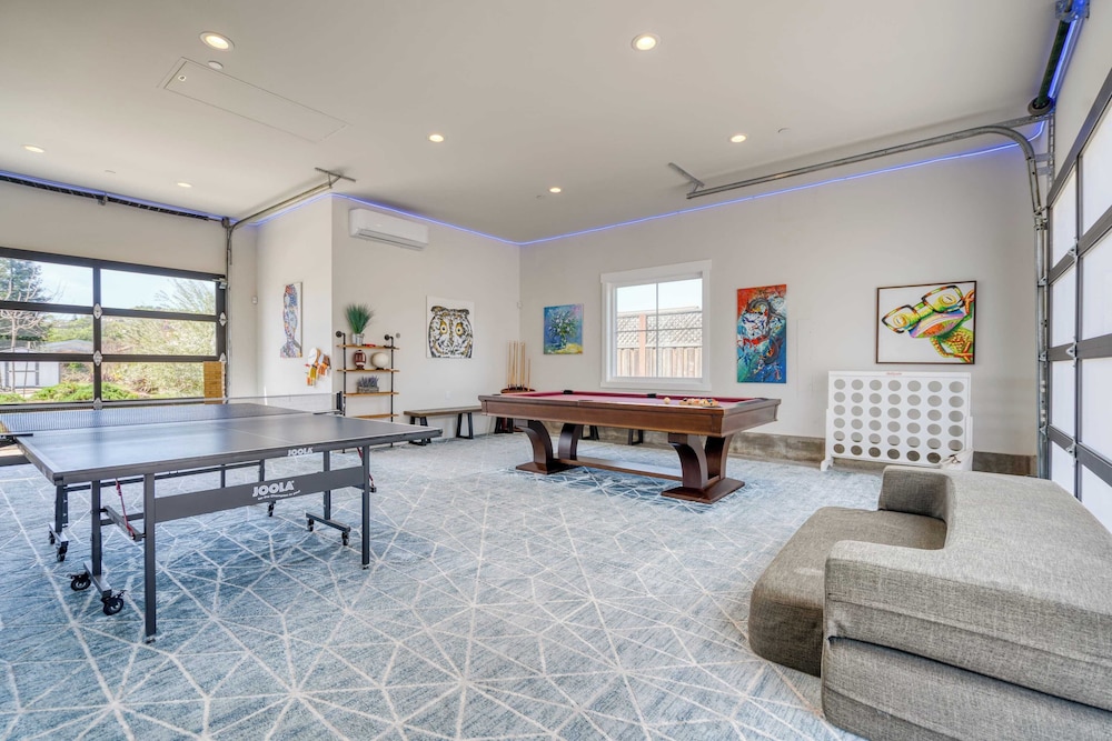 Luxe, Pool, Spa, Fire Pit, Game Room, Piano Sonoma Pool Retreat by Avantstay