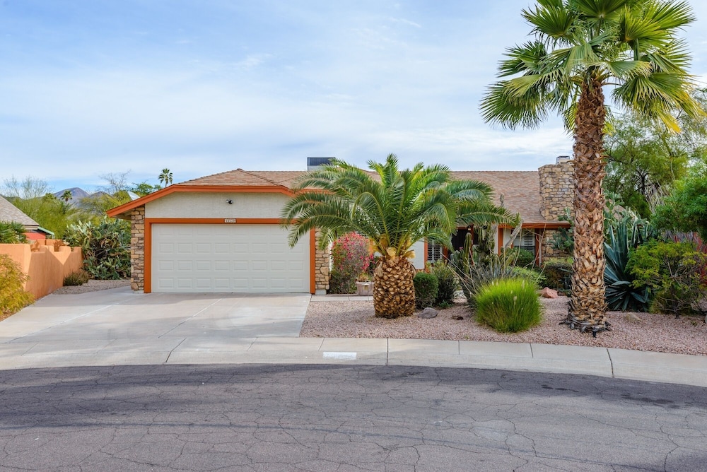 Casa Willow 4 Bedroom Home by RedAwning
