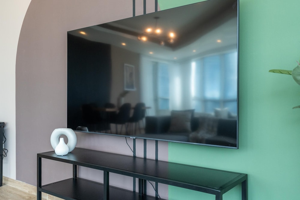 Dubai Marina - Stunning Huge 4 Bedroom Apts Near JBR - Gym - Pool - Parking by Sojo Stay