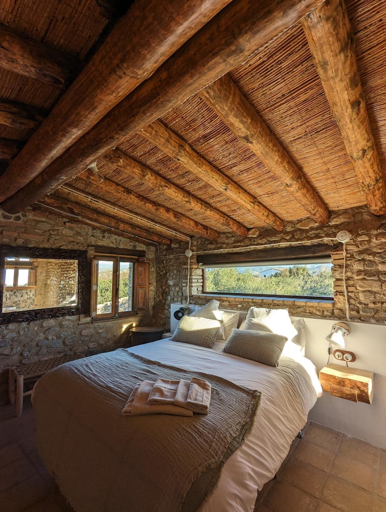 Casa Hostalets - In the Middle of the Olive Trees