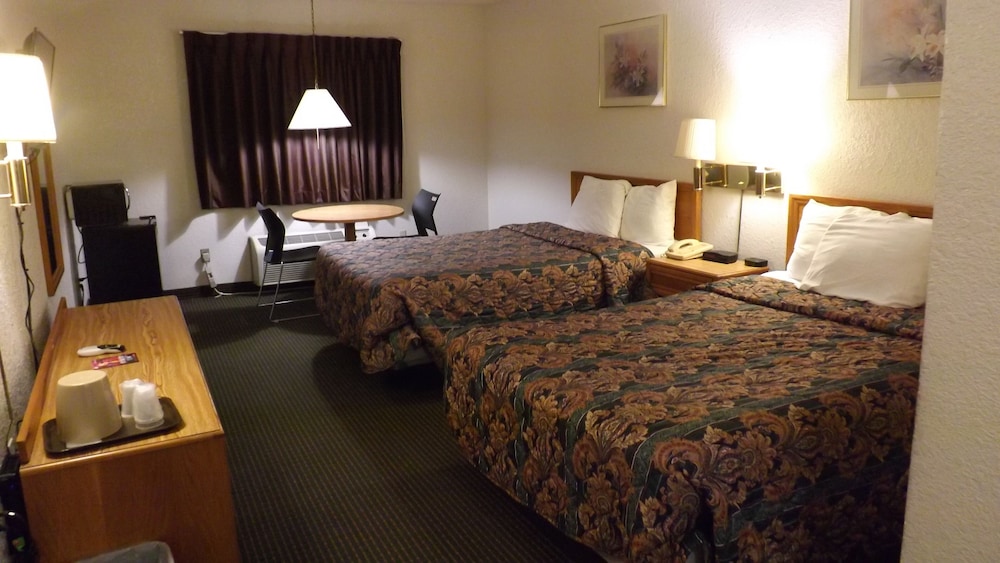 Kansas City Vacations - KCI Lodge - Property Image 8