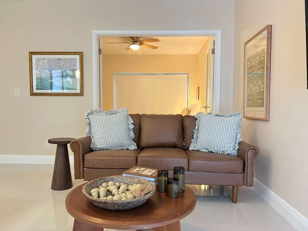 Open-concept Urban Stay