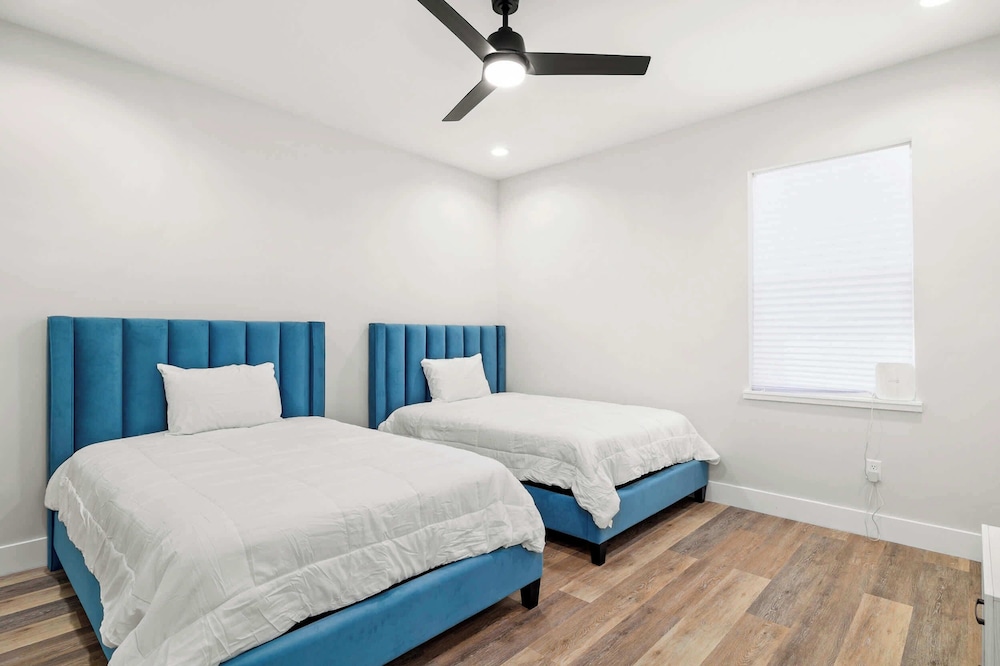 New Build in Old West 3 Bed, 2 Bath Family Rental