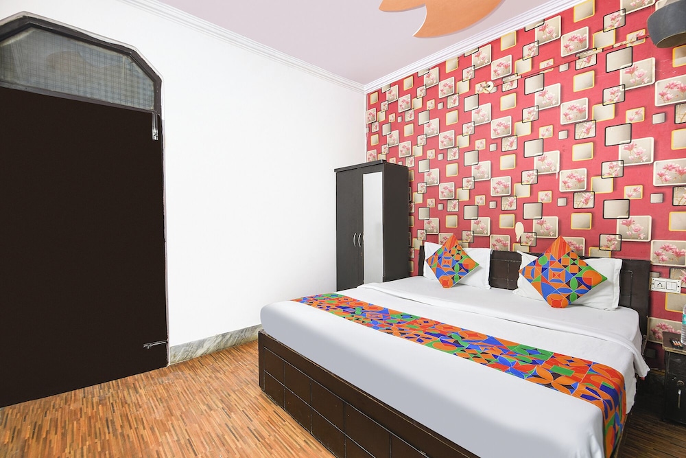 Fabhotel Decent