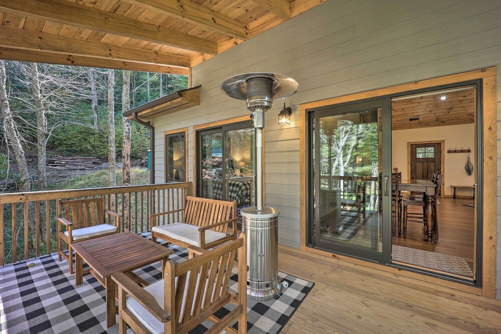 Treetop Cabin w/ Hot Tub, Near Appalachian Ski
