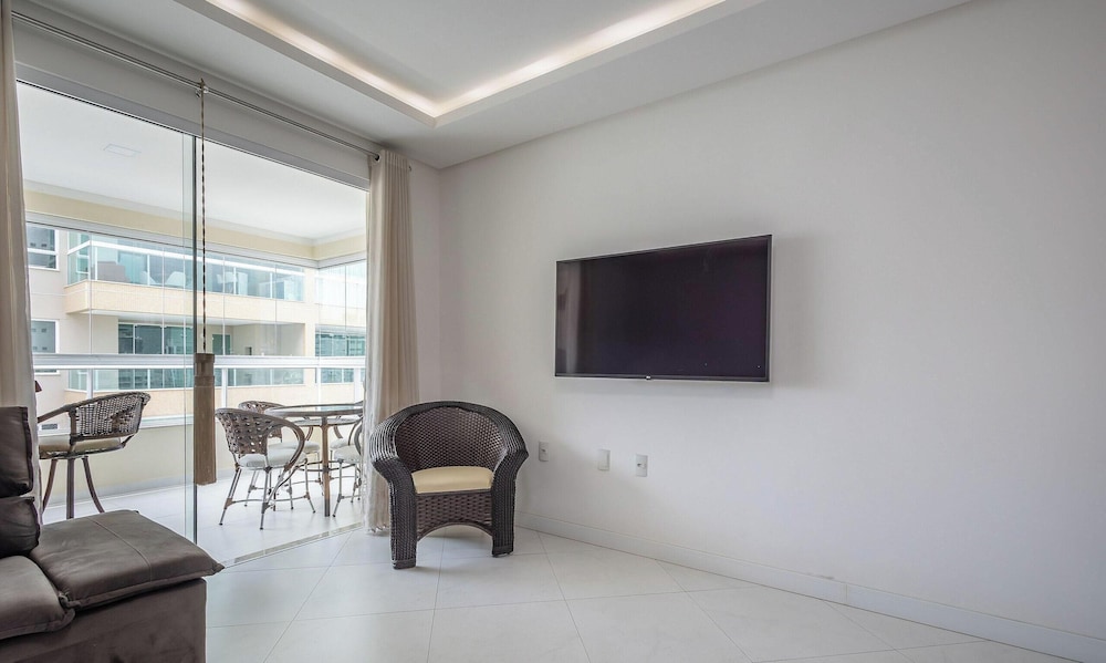 Apt w/ BBQ & Balcony, 450m From the Beach Sit1202