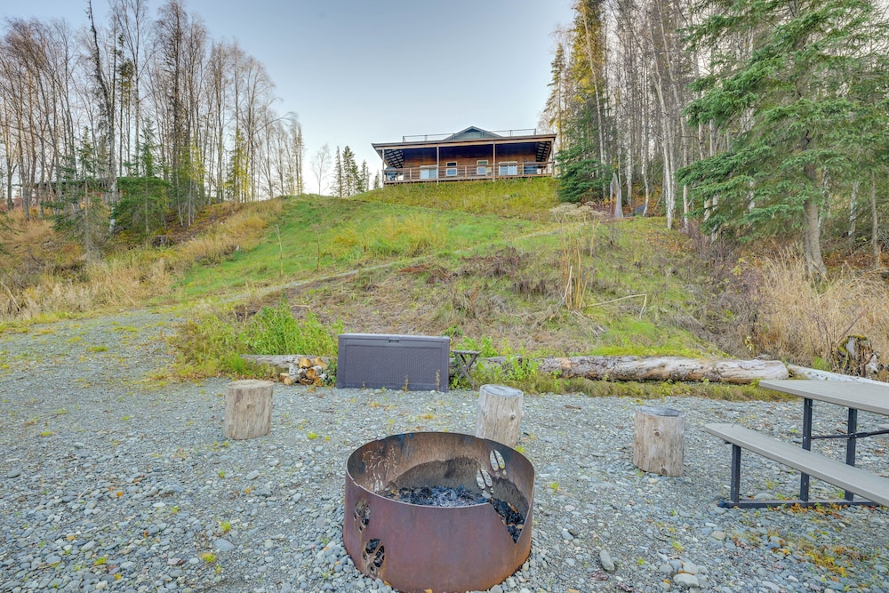 Kenai River Views & Access: Soldotna Apartment!