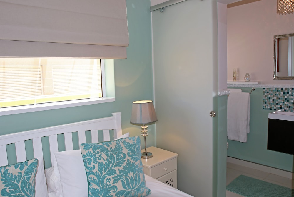 Dolphin Inn Guest House