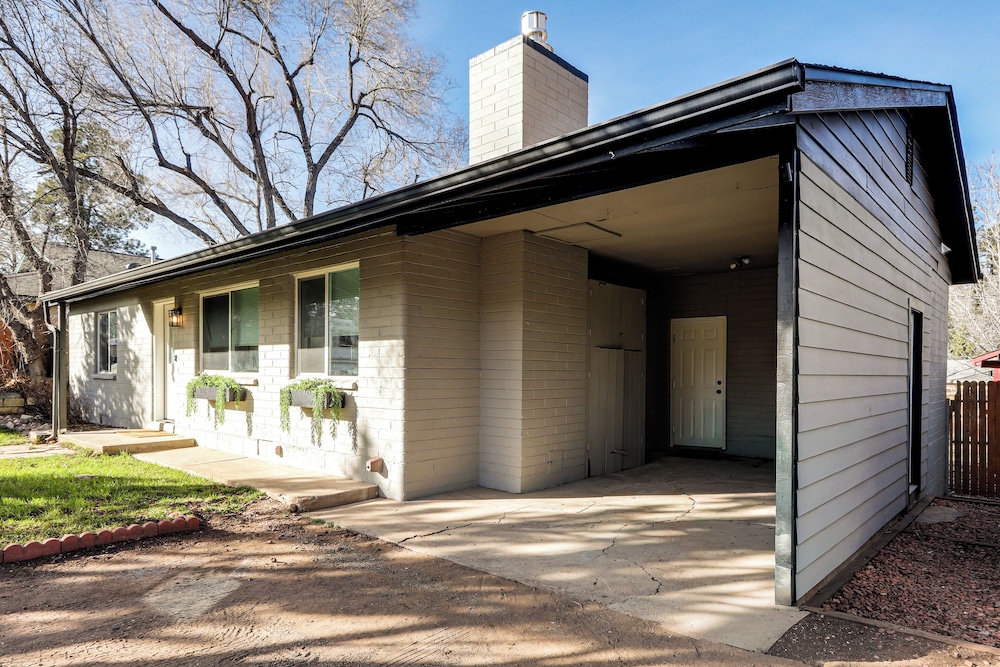 Near NAU & Dtwn! Kid-friendly Flagstaff Retreat