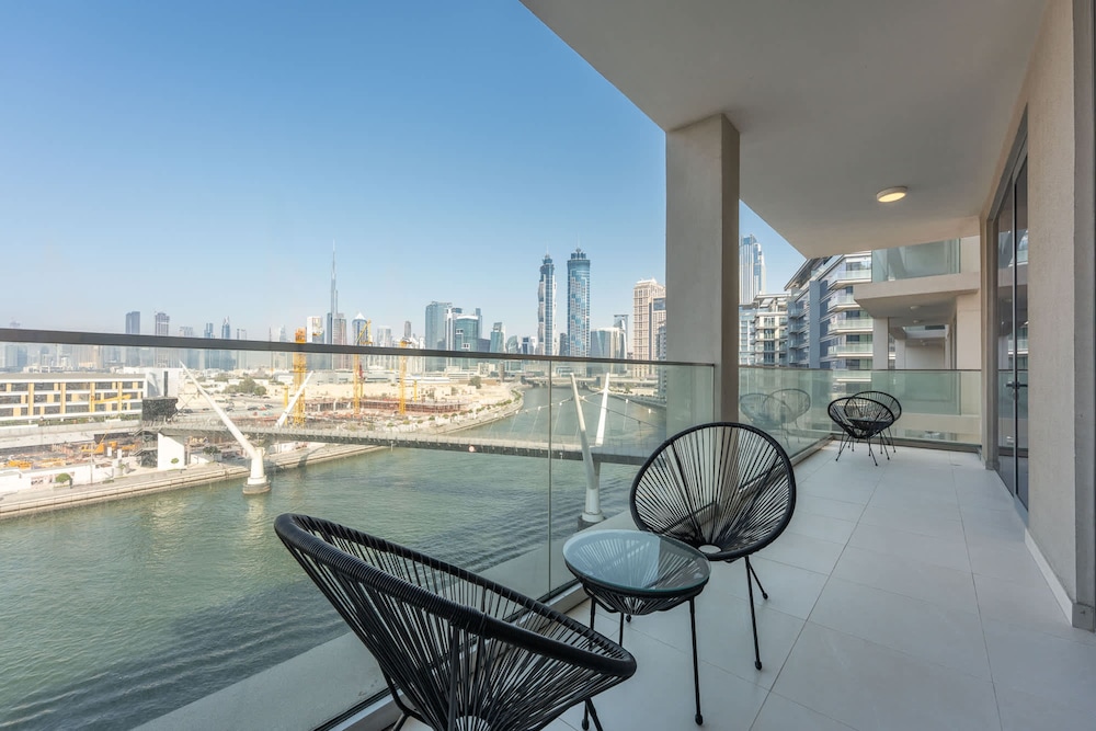 Elegant Relaxing 3-bedroom Apartment in Perfect Location at Canal Front 6