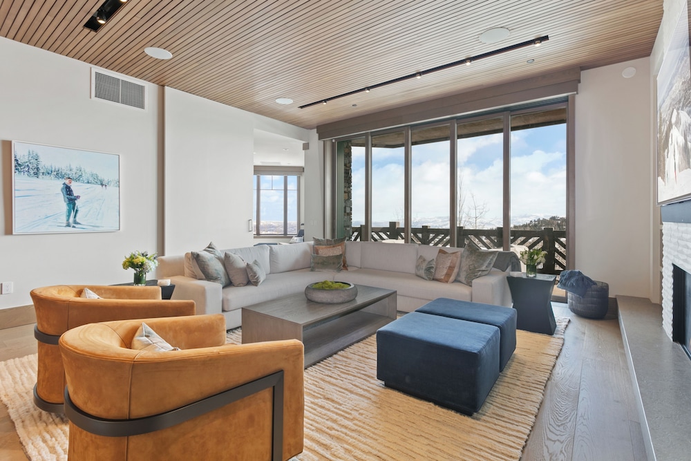 The Residences at The Tower-3 Bedroom Deluxe #6 3 Condo