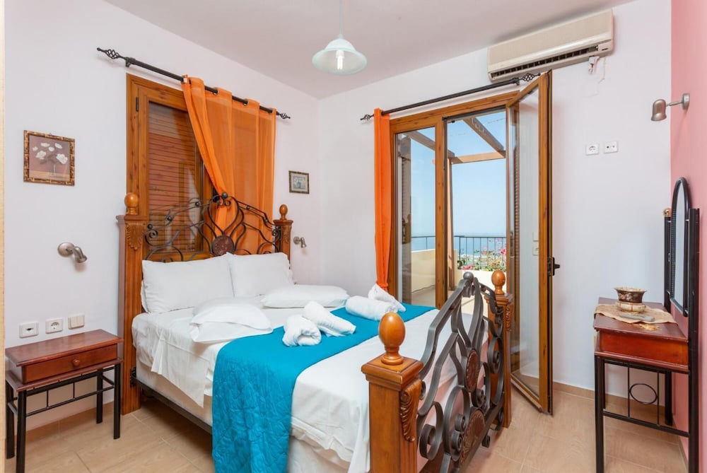 Maroulas Villas Collection