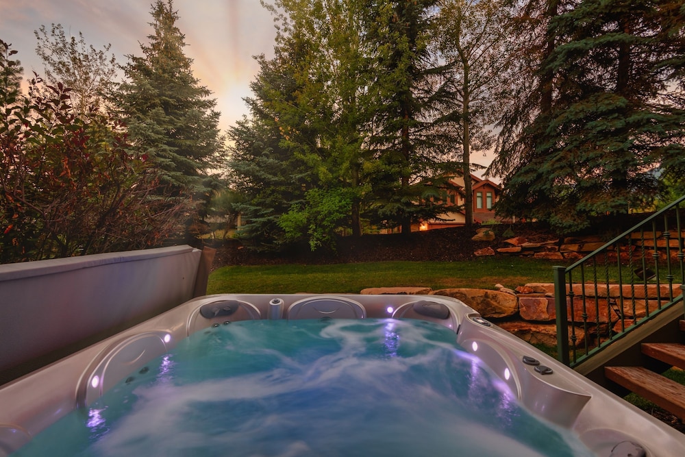 Conifer by Avantstay Secluded Cabin Amongst the Trees w Hot Tub