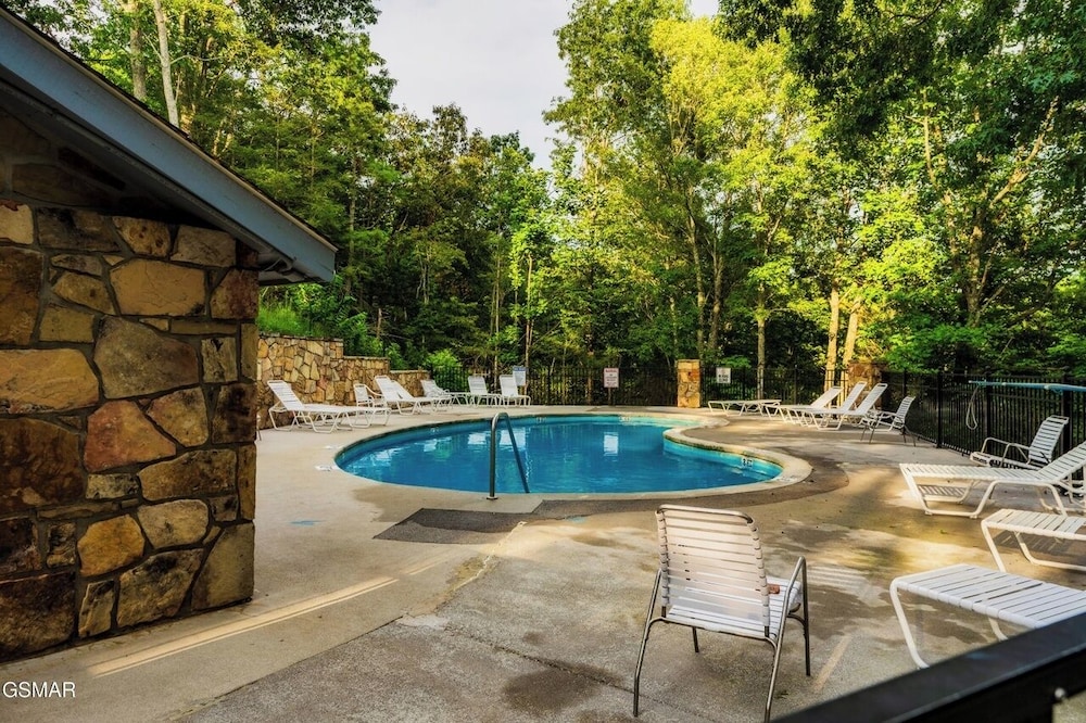 Golf Resort Cabin w Hot Tub Firepit Pool
