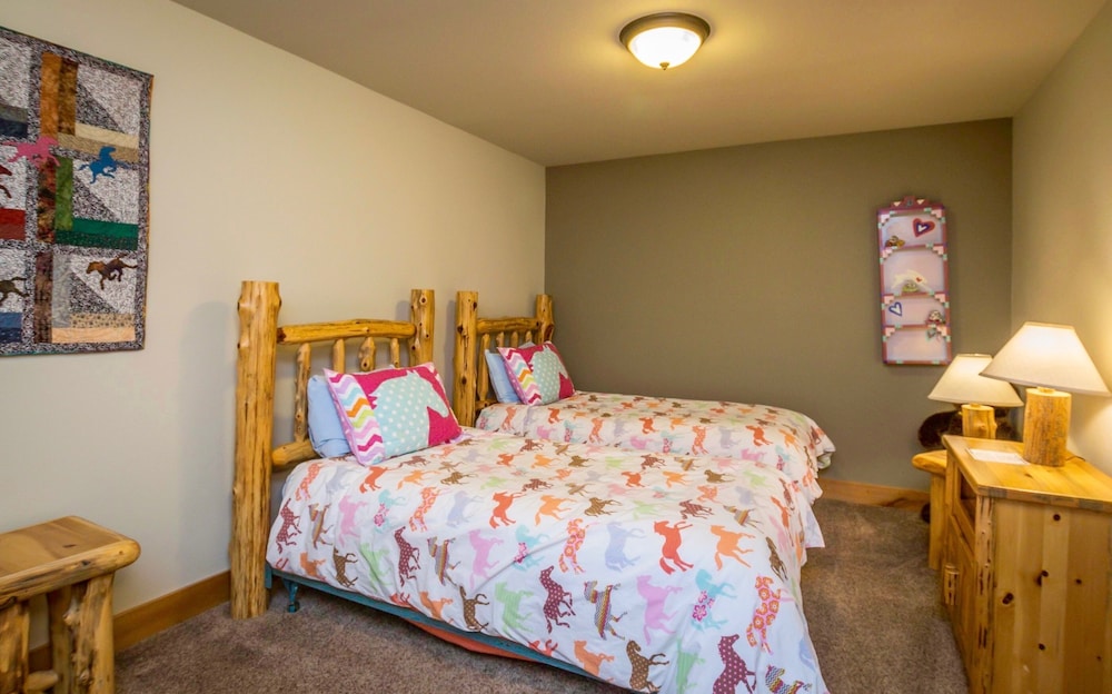 Mapes Luxury Vacation At Windcliff 5 Bedroom Home by RedAwning view 2